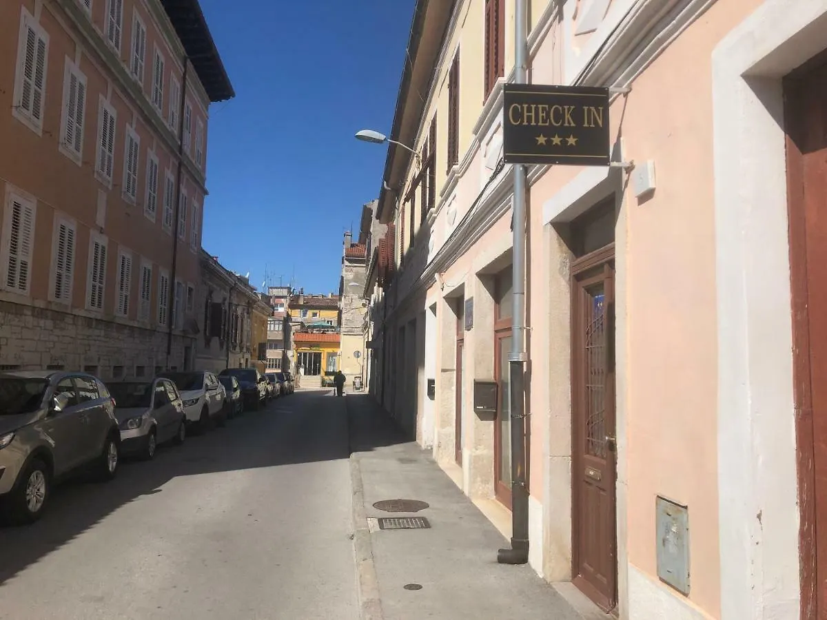 Apartment Check In 0*, Pula